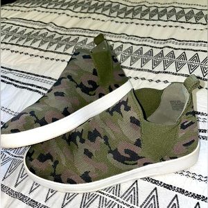 Sonoma Camo Sneaker Size 8